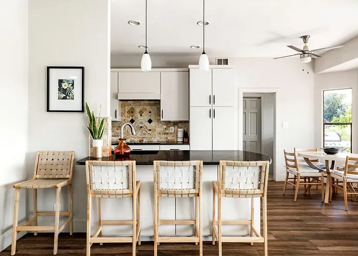 Luxury With Pool, Pickleball Court And Fireplaces In Scottsdale, Arizona