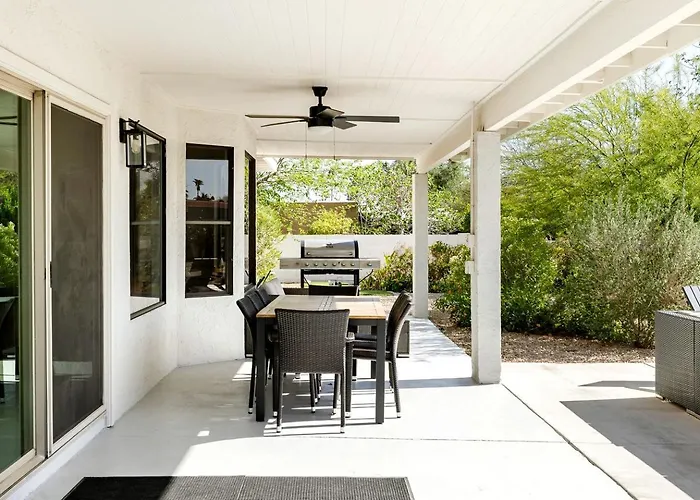 Luxury With Pool, Pickleball Court And Fireplaces In Scottsdale, Arizona *